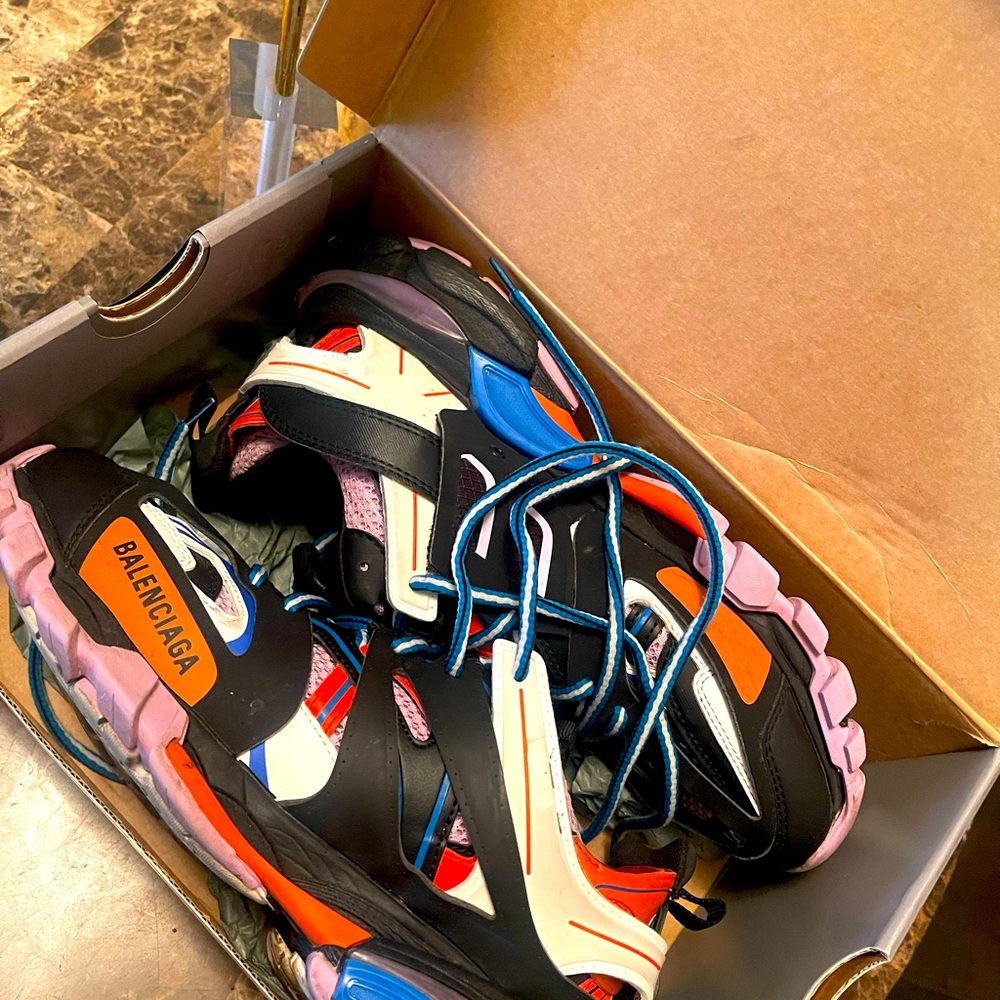 Womens UK (40) Womens USA (9)